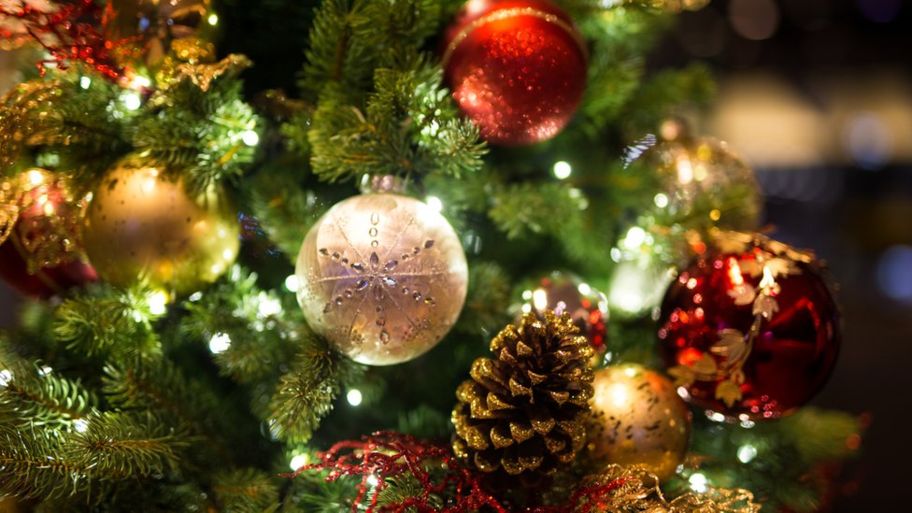 Christmas Opening Hours graphic